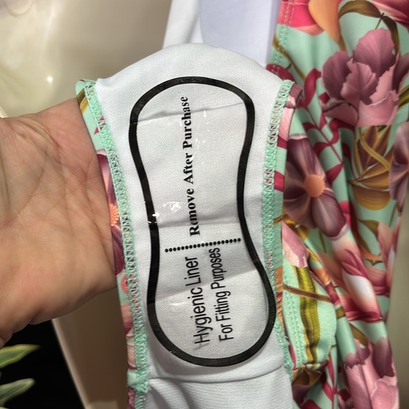 Nicole Miller Leaf Cascade print scoop neck/back,padded 1 piece swimsuit,summer - Picture 9 of 11